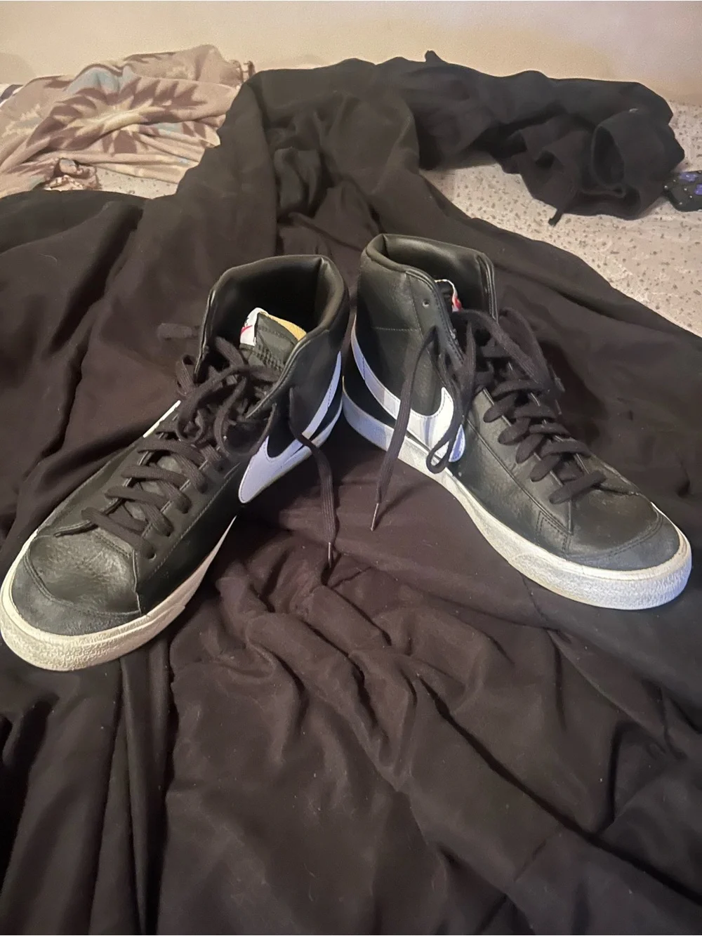 Nike black/white mid 77 blazer